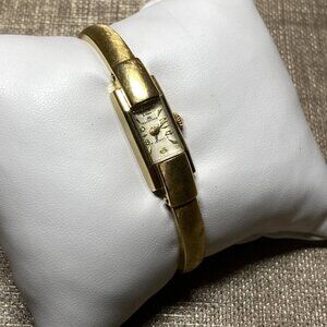 Vintage Bucherer Solid 18K Gold Ladies Bracelet Watch Swiss 17 Jewels Serviced